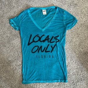 Victoria’s Secret PINK blue graphic tee v-neck size small